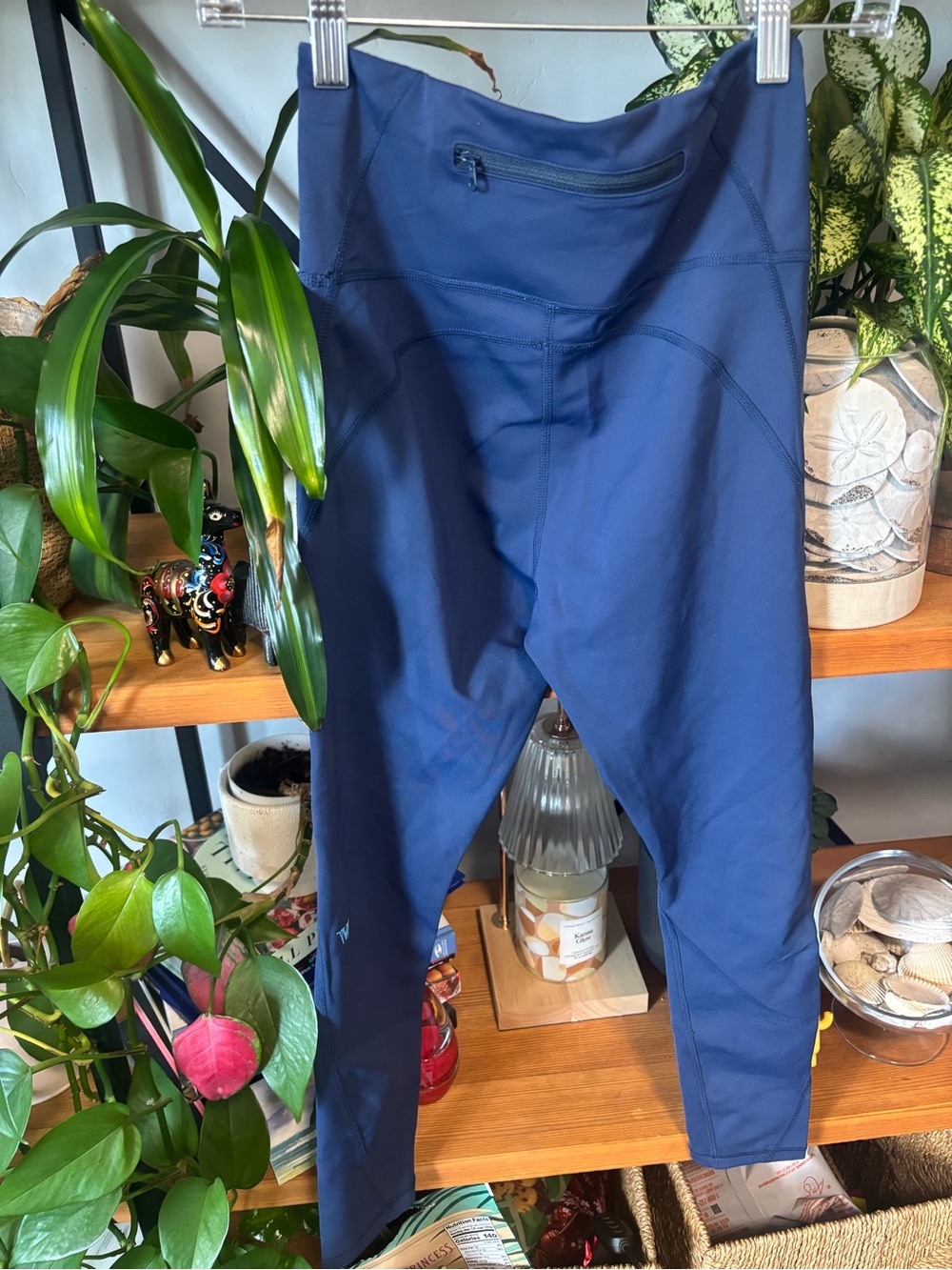 IVL Everyday Sculpted Legging in Navy | Size 6 - Picture 4 of 5